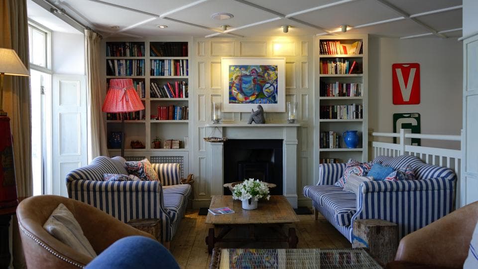 A cosy living room with bookshelves